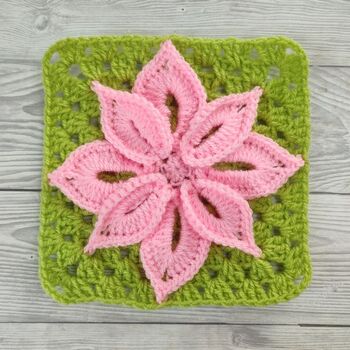 Crochet Patterns Galore - Poinsettia Square