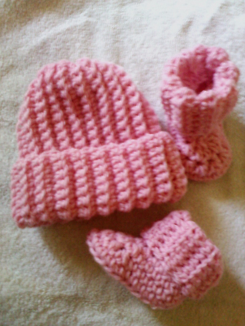 crochet cuffed baby booties